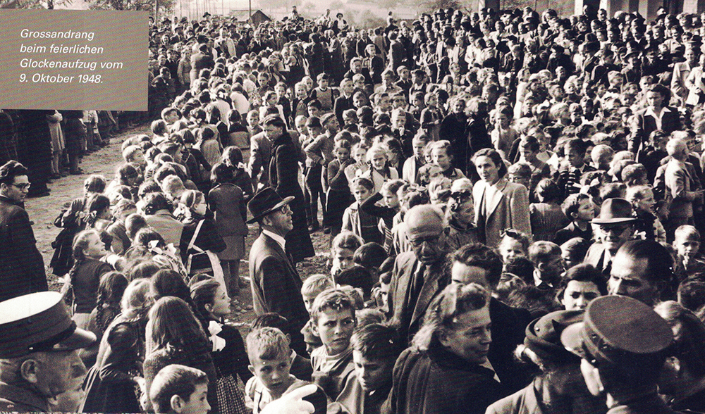 Grossandrang beim feierlichen Glockenaufzug vom 9.10.1948. Quelle: Rolf-Joachim Erler